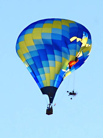 Colisión paratrike con globo aerostático