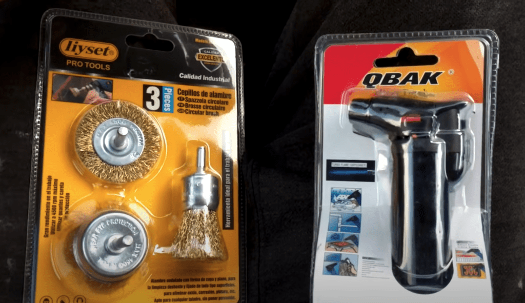 soplete y cepillo de puas