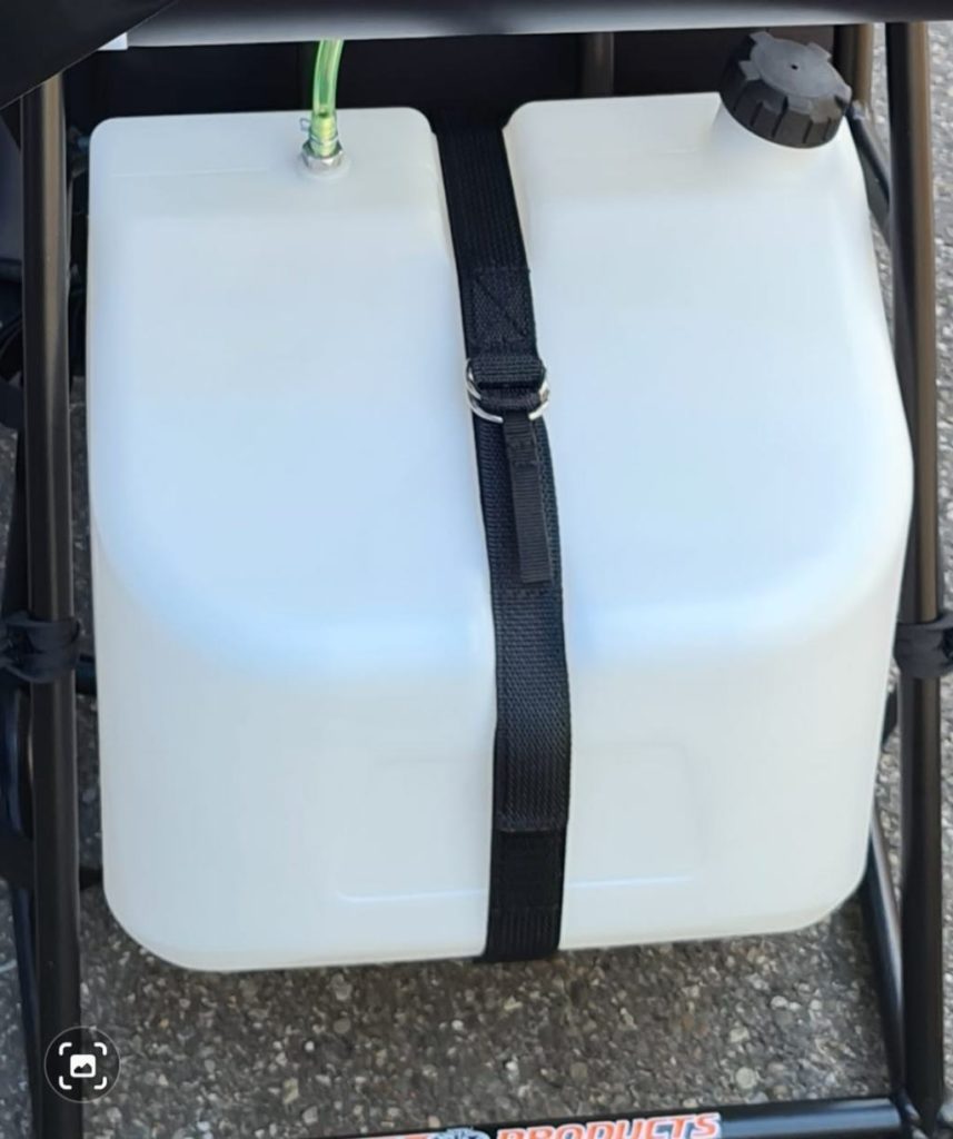 Sujeción deposito paramotor