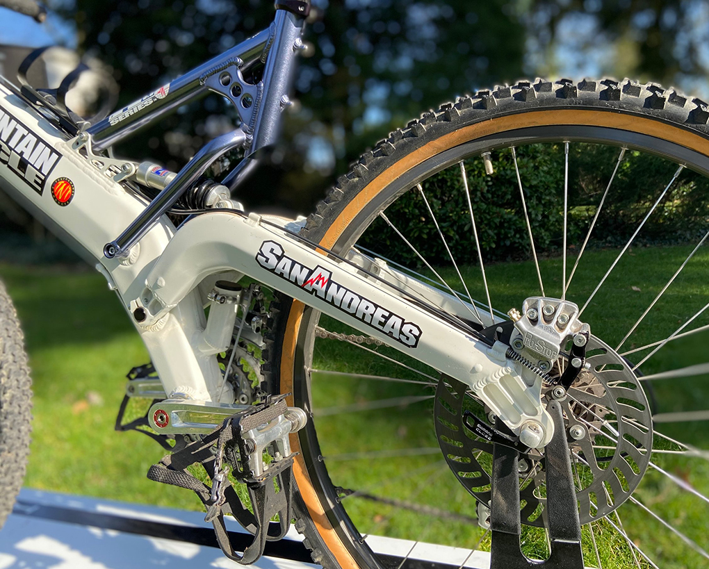 Construcción de un Trike paramotor con partes recicladas de una bicicleta de montaña.