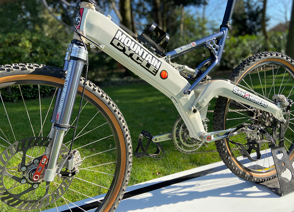 Construcción de un Trike paramotor con partes recicladas de una bicicleta de montaña.