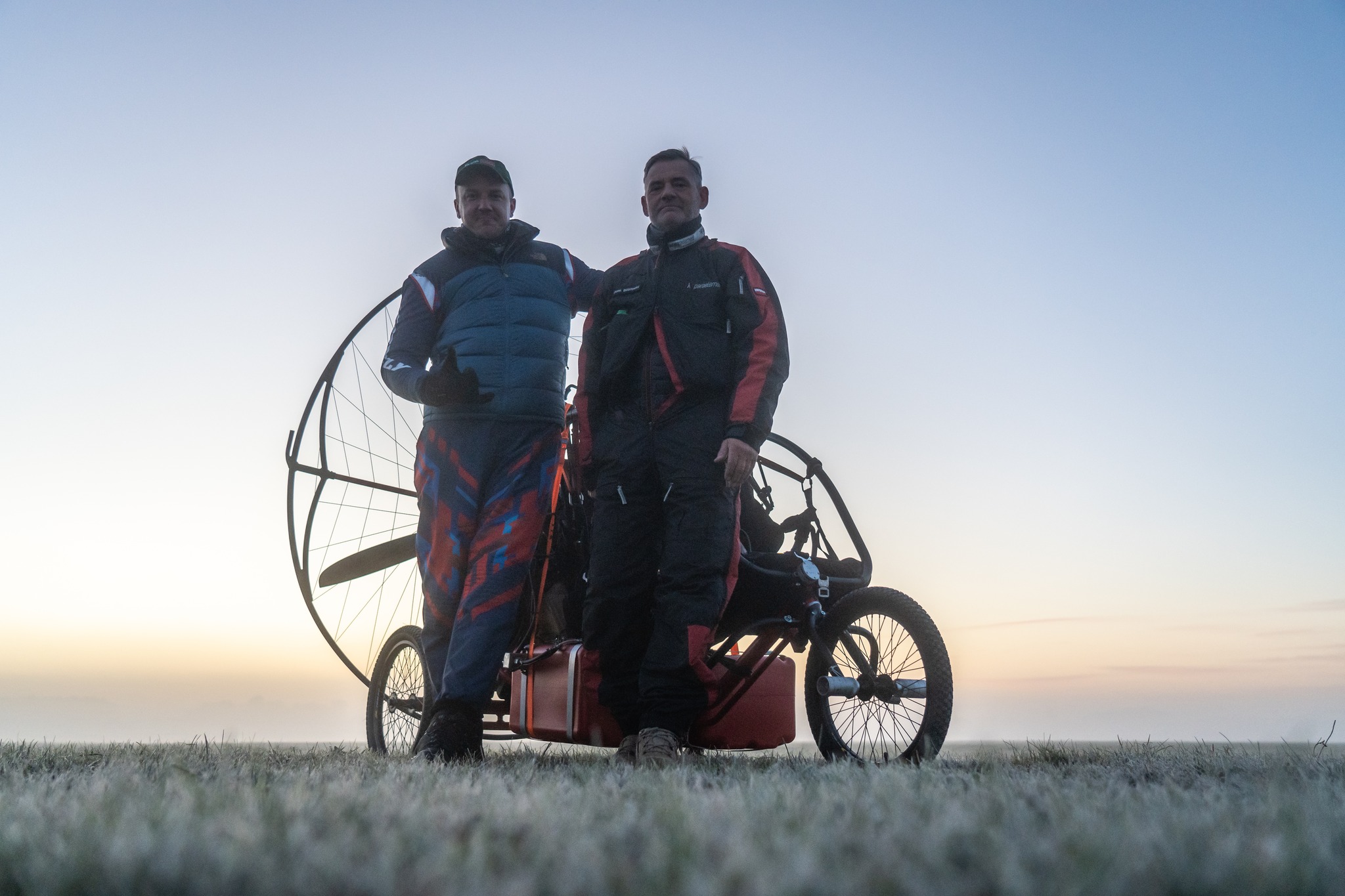 récord mundial sobre circuito cerrado sin aterrizar en tándem (PL2) Dariusz Brzostowicz y Przemysław Golos.